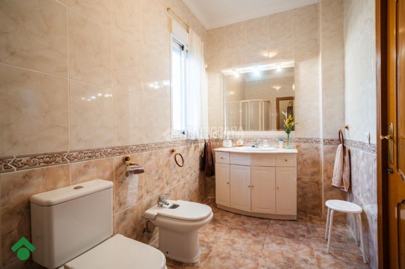 Foto ed02d14d-1a96-4d18-9e7e-497a0445921e. Casa amb aparcament a El Higuerón Córdoba