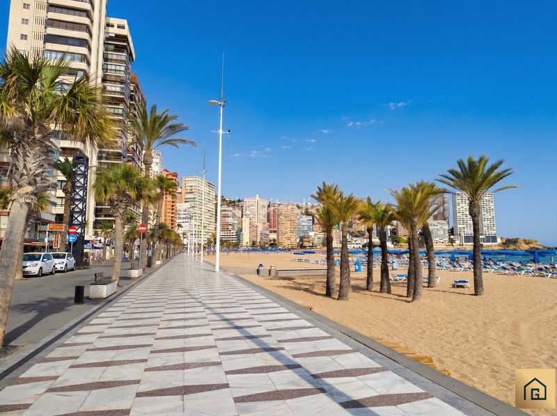 Foto 89a0f168-d56d-4c95-941f-19d845240622. Pis a avenida de madrid 16 a Playa Levante Benidorm