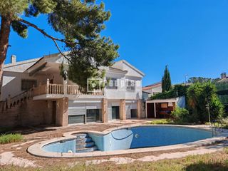 Xalet  2� parque palmeras. Chalet en avenida segunda parque palmeras, las torres de cotilla