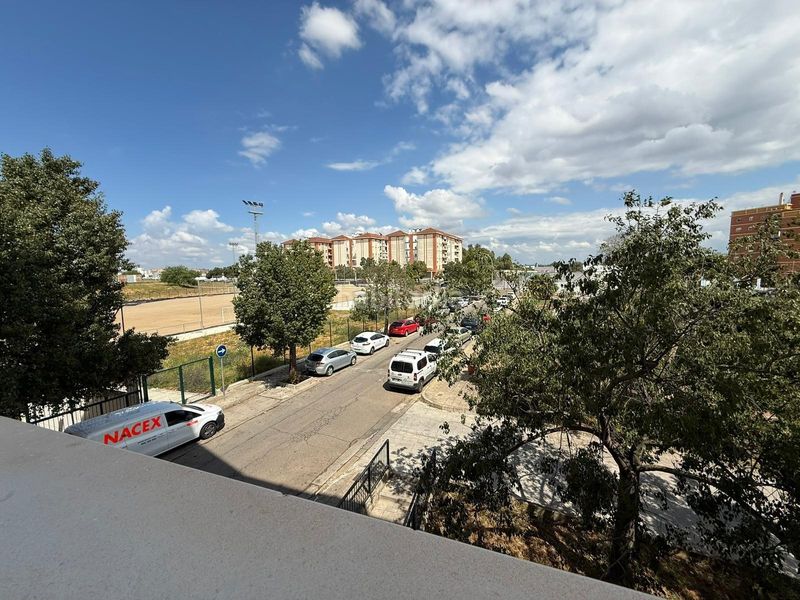 Foto 352cac0b-575e-41b0-9abb-4b0c79356305. Piso  con piscina garaje y trastero. en Salesianos Utrera