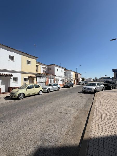 Foto 149abf9e-05ea-4ea4-886f-472232cdab88. Casa amb aparcament a Torre Cruz - Los Molinos Utrera