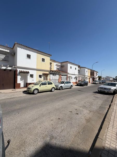 Foto 66d1e73c-bf24-4f23-88f7-c1f56df881c0. Casa amb aparcament a Torre Cruz - Los Molinos Utrera