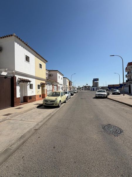 Foto 8e4eed2e-3f34-43f0-ad25-5cce3fd604c5. Casa amb aparcament a Torre Cruz - Los Molinos Utrera
