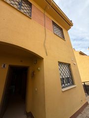 Casa adossada a Oromana. Casa adosado