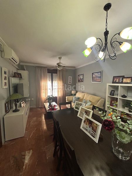 Foto c4855451-a5e5-402e-b427-ada26a5c9e6d. Casa a Salesianos Utrera