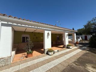 Masia en Pedanas Norte. Parcela urbana en casacerros