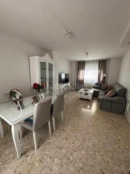 Foto e2e138ce-8be3-42a3-9f62-c170b59d0794. Casa vivienda unifamiliar en Centro Utrera