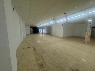 Locale commerciale in Santa Eulàlia. Local comercial carrer de la igualtat, lhospitalet de llobregat