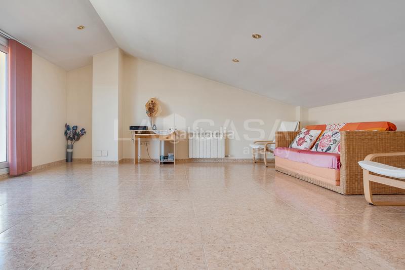 Foto 54e91a69-5a6a-4399-990f-9c06bc31db3b. Casa adossada amb aparcament a Font Verda Granollers