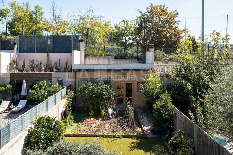 Foto 11cee21f-baa7-4984-be9a-bbf8551a608d. Semi detached house with parking in Font Verda Granollers