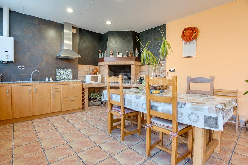 Foto c60f2daf-55fd-4f69-bb6d-6d2b7b29a8ac. Semi detached house with parking in Font Verda Granollers