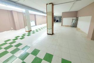 Business premise in La Florida. Local comercial calle font de, lhospitalet de llobregat
