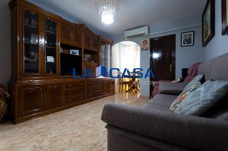 Flat in Les Planes. La casa agency ofrece en exclusiva piso en buen estado en el bar