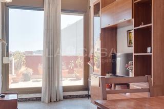Etagenwohnung in Sant Josep. Ático en lhospitalet centro con terraza privada y gran potencial