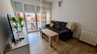 Piso en Sants. 4 habitaciones dobles  reforma a estrenar  balcón  salóncomedor