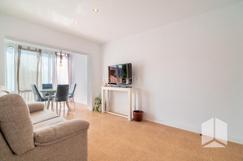 Foto 5c52edf9-9310-4674-b3d3-5beeba9b9c4e. Piso la casa agency vende en exclusivapiso reformado en can bou ubicación privilegiada entre la playa y el centro en Castelldefels