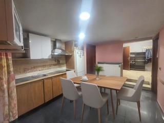 Ground floor in Sagrada Família. Se vende inmueble con doble uso local comercial  vivienda con en