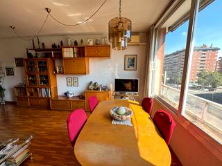 Flat in Sants-Badal. Espaciosa vivienda con balcón en finca adaptada con ascensores