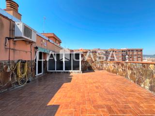 Pis a Llefià. Terraza, calefacción y aire acondicionadola casa agency presenta