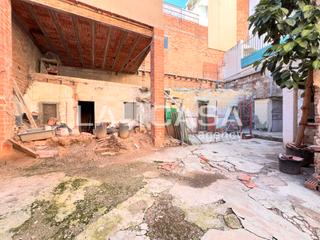 Erdgeschoss in La Salut. Planta baja en venta en la salut  badalonainversión única con po