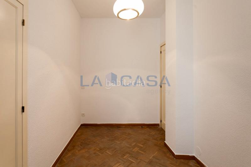 Foto 58f3d1b9-ae1e-4c73-b8b5-0be47b7ba34d. Piso  con gran potencial en sagrada familia 84 m en finca con ascensor en Barcelona