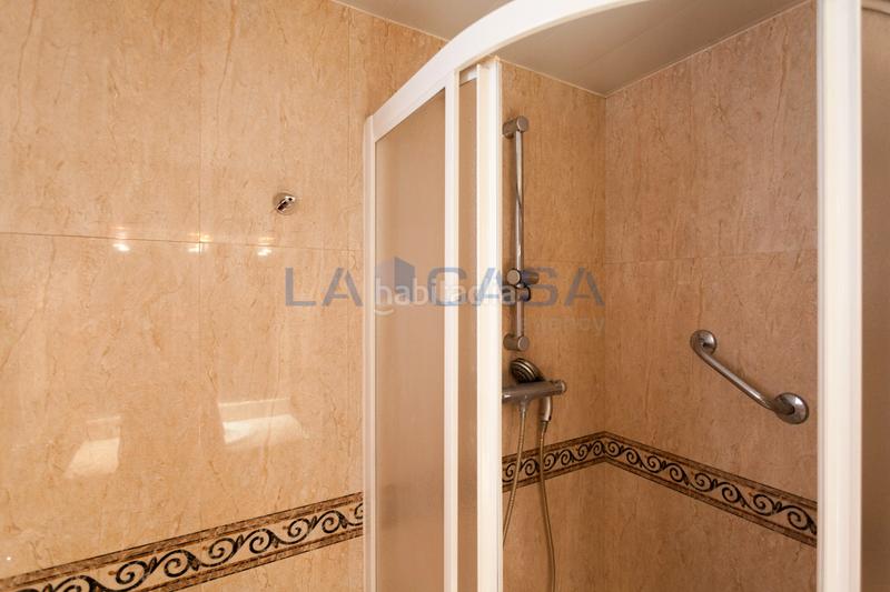 Foto 6c3221f0-6aa1-49f0-a0d4-0b7e4182cd2d. Piso  con gran potencial en sagrada familia 84 m en finca con ascensor en Barcelona