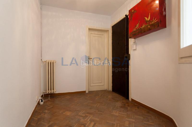 Foto a627a28c-a597-40cb-9c7d-5252677975dd. Piso  con gran potencial en sagrada familia 84 m en finca con ascensor en Barcelona
