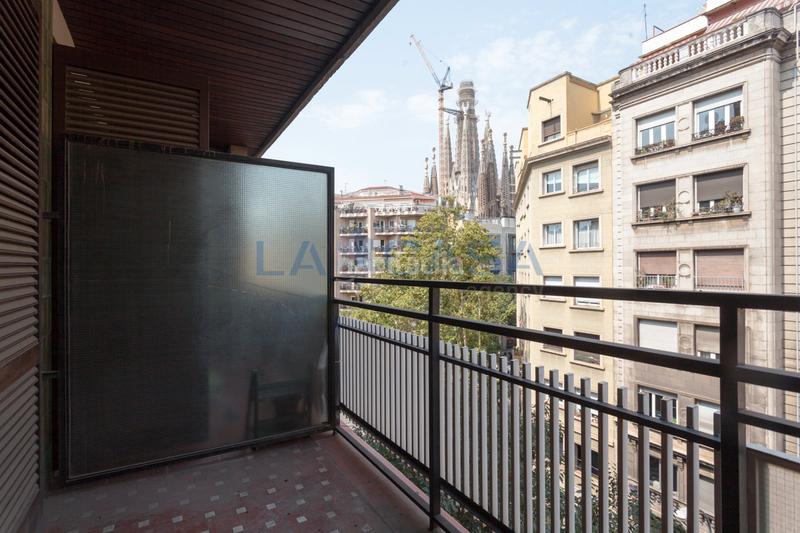 Foto d1ddac69-6e06-4059-a4f8-9b9f5e5a7cad. Piso  con gran potencial en sagrada familia 84 m en finca con ascensor en Barcelona