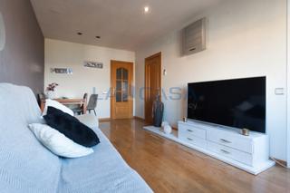 Appartement à Les Planes. Piso reformado con balcón en el barrio de la florida