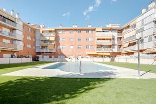 Erdgeschoss in Canovelles. Espectacular vivienda con terraza y piscina en can xarletcan fer