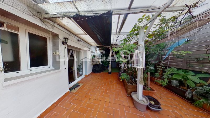 Foto bb278806-f19d-4e85-bed9-8b57c0b1daa8. Àtic a Carmel Barcelona