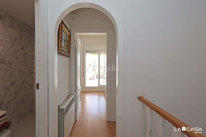 Foto 4d830adc-f65e-4e59-8f06-4d09e35c5551. Dúplex amb calefacció a Can Clota Esplugues de Llobregat