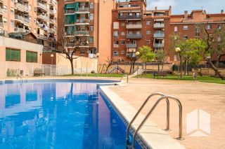 Appartement à Castell-Poble Vell. Luminoso piso en finca seminueva con piscina y 2 plazas de parki