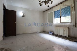 Piso en La Florida. Solar con edificación y gran potencial edificable en lhospitalet