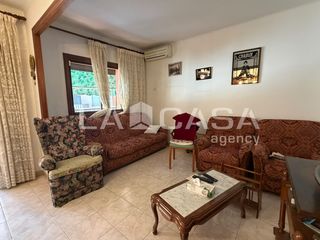 Pis a Centre. Amplio piso exterior de 3 dormitorios con balcón y orientación s