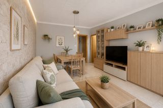 Flat in El Pedró. Piso exterior de 3 habitaciones con 80 m2 y gran potencial