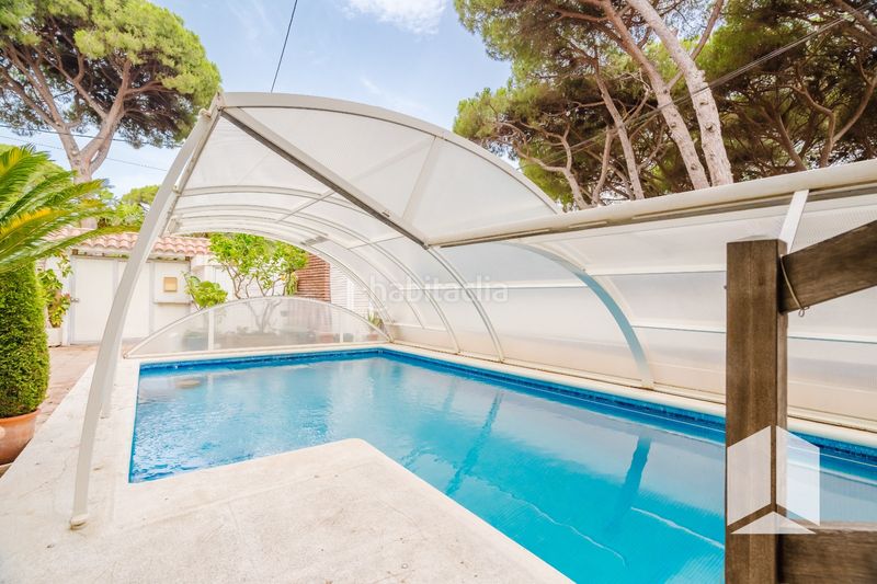 Foto a9ac81b1-d675-4377-bd8d-0c74c17e5266. Casa amb aparcament piscina a La Pineda Castelldefels