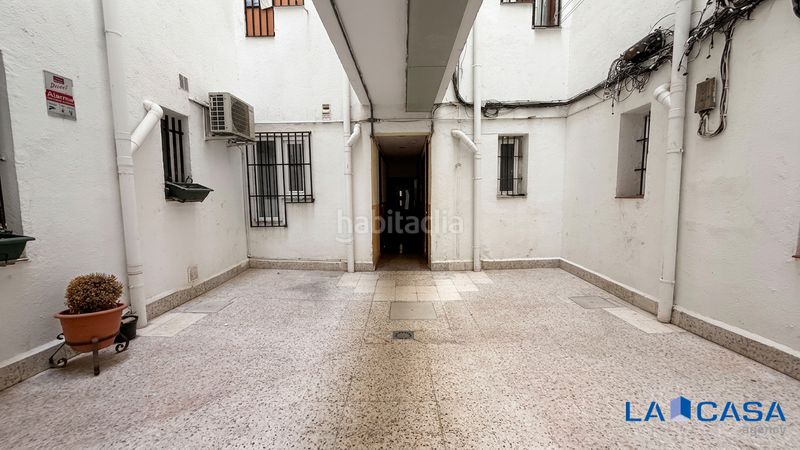 Foto d7b62cd7-a44f-41a4-adf7-1fb6e3f63b21. Planta baixa a Delicias Madrid