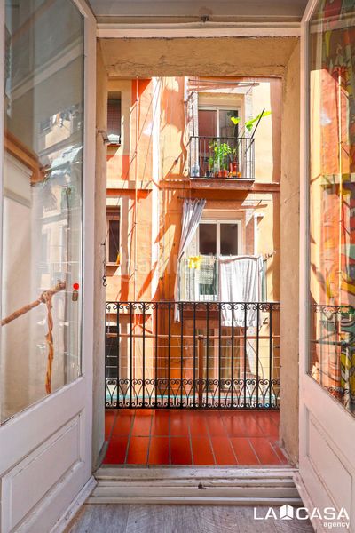 Foto 0cedb920-1b32-4e31-a2c0-79d708037e9e. Pis a Raval Barcelona