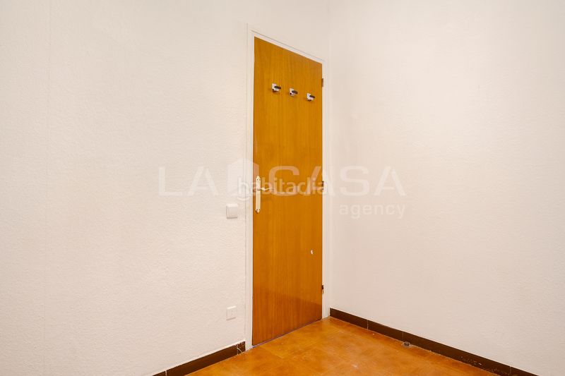 Foto df6c1701-7a89-48b8-9d3f-9763aaf6cc55. Pis a Sants Barcelona