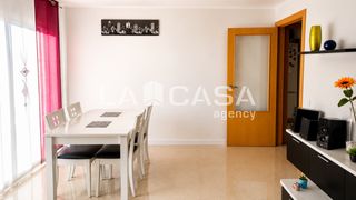 Pis a Sant Roc. Piso vpo exterior de 3 habitaciones con terraza en badalona