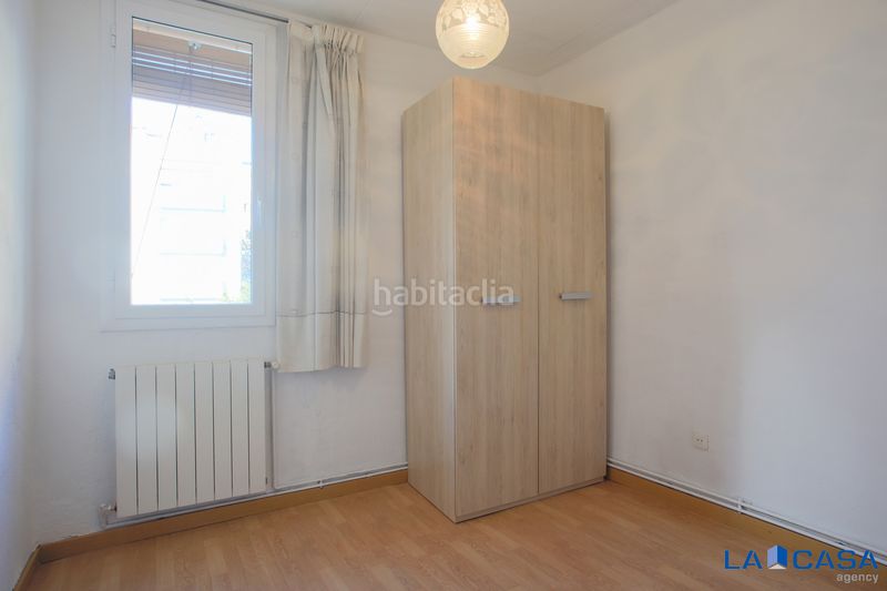Foto 0ab71cac-d383-4c8f-a902-7042f2f873d0. Pis a Sants-Badal Barcelona