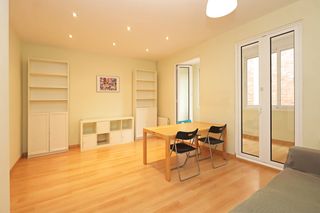 Pis a Sants. Piso carrer de sants, barcelona