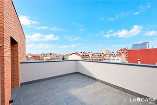 Erdgeschoss in Estruch-Eixample. Planta baja con piscina y orientación sur en el prat de llobrega