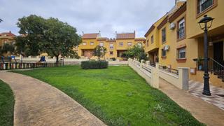 Casa adossada a Barrios (Los). Descubre tu nuevo hogar en la urbanización perenholas de los bar