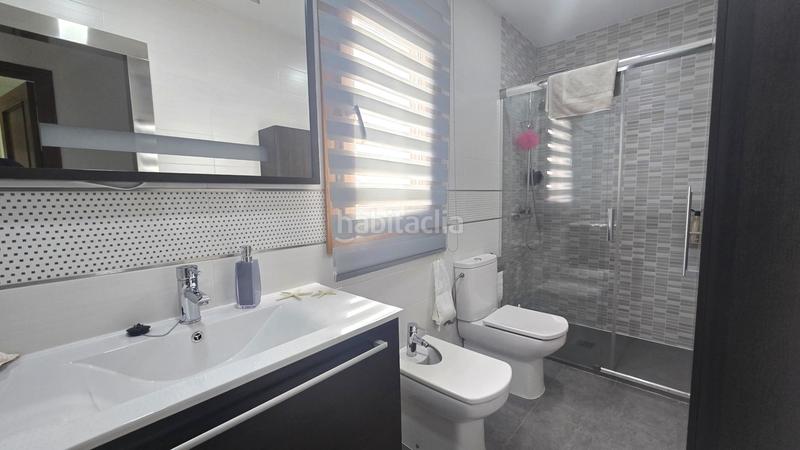 Foto a273062d-31ed-4ca9-99fb-648df52af00e. Casa adossada amb aparcament a San José-San Bernardo Línea de la Concepción (La)