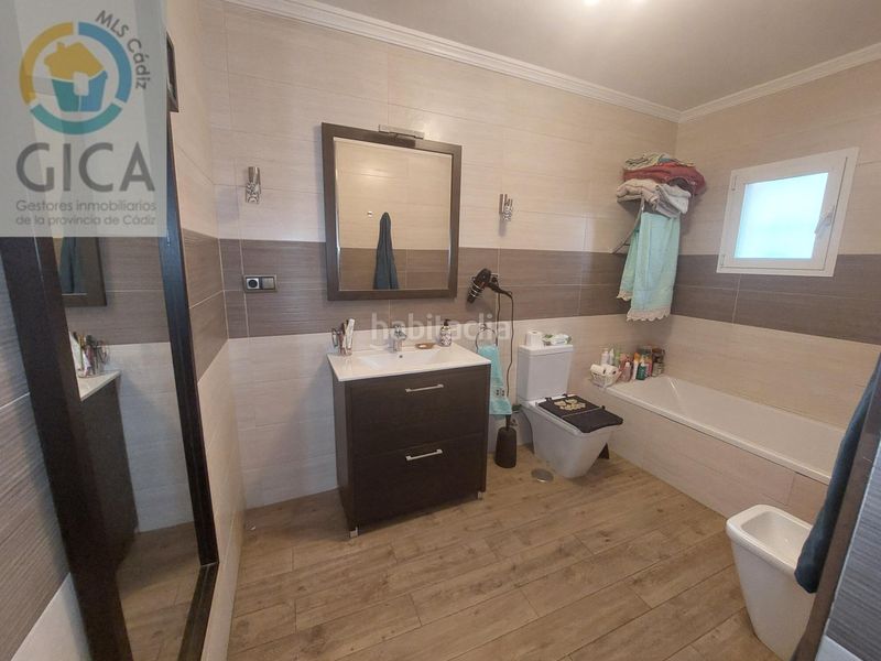 Foto 8b456e8d-330e-4242-b03c-6e0640df0d85. Xalet amb aparcament a La Granja - La Colina - Los Pastores Algeciras