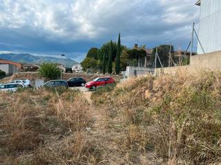 Terreny residencial a Carrer de la bisbal 10. Es ven terreny urbà amb una superfície gràfica de 300 m², totalm