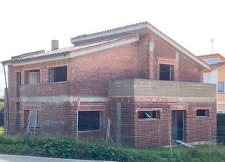Casa a Avinguda joan maragall 27. Casa xalet a 4 vents per acabar de construir amb una superfície