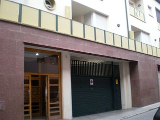 Aparcament cotxe a Carrer doctor robert 18. Excepcional pàrquing doble de 49 m² amb gran traster
